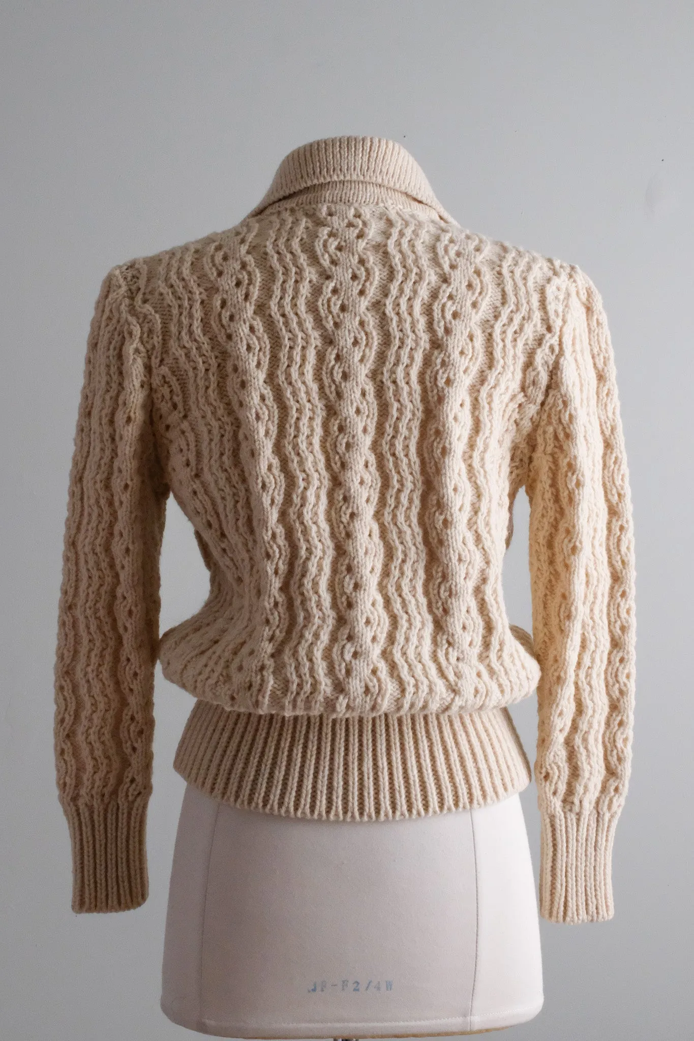 Adorable 1970’s Cable Knit Aran Wool Cardigan Sweater/ Sz M