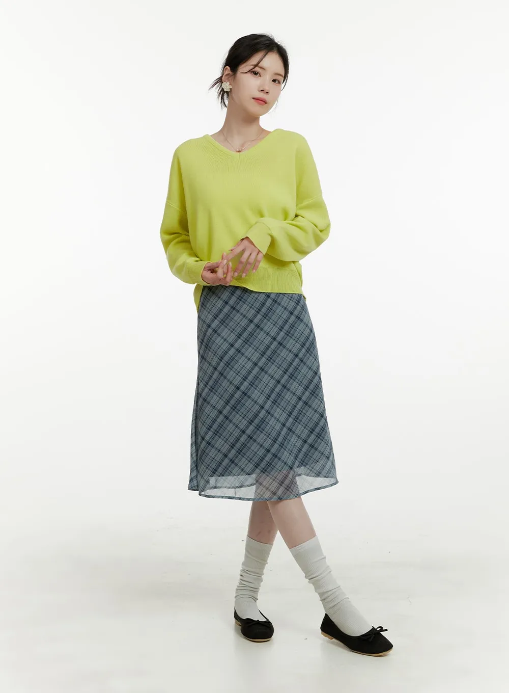 Solid V-Neck Sweater OA405